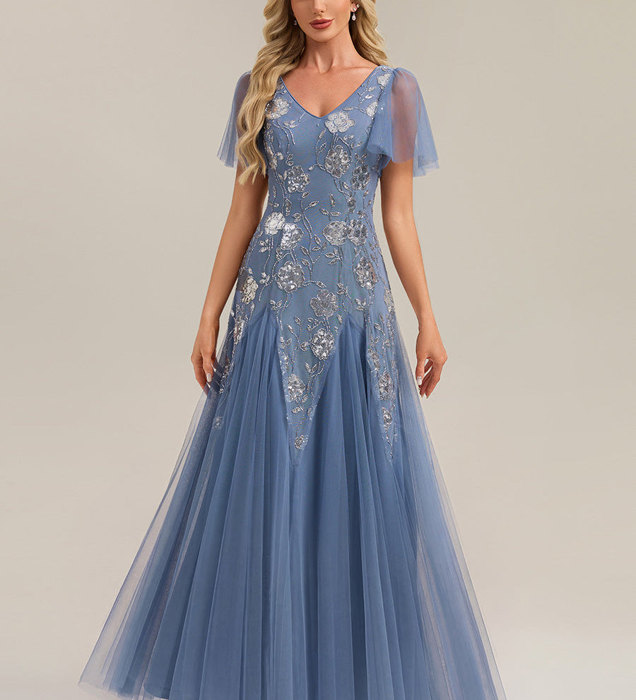 ever ORLA|Robe longue à manches courtes en sequins avec volants et décolleté en V