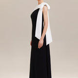 ever NOIR|Robe longue ajustée à encolure asymétrique débardée avec détail de noeud drapé en tissu extensible