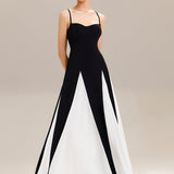 ever IVOIRE|Robe longue avec bretelles spaghetti ajustables et silhouette évasée en A avec détails en contraste bicolore