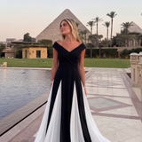 ever ONYX|Robe longue à encolure en V à manches courtes avec détails froncés en patchwork