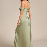 Robe de soirée longue en satin à épaules dénudées et manches courtes