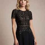 Robe longue à encolure ronde à manches courtes en sequins coupe évasée