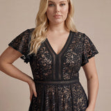 Robe midi évasée en tulle avec manches courtes décolleté en V et volants