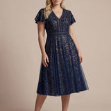 Robe midi évasée en tulle avec manches courtes décolleté en V et volants